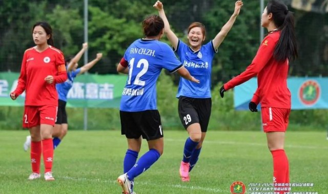  曼城女足夺得联赛冠军创历史  